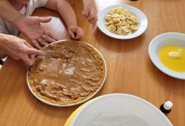 Salata De Fructe Si Tarta Cu Banane 1